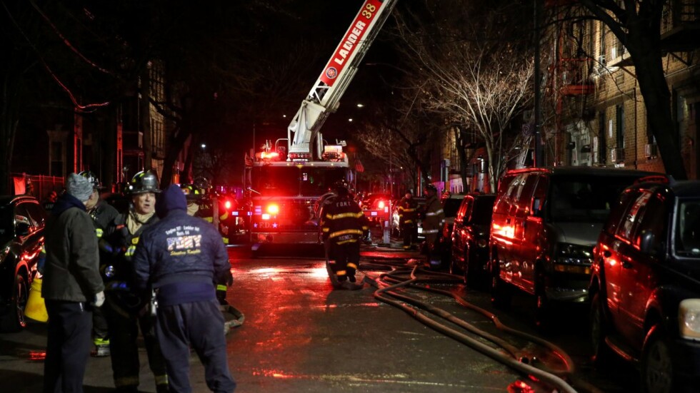 12 жертви при най-смъртноносния от десетилетия пожар в Ню Йорк