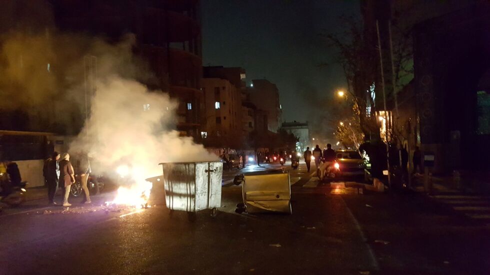Двама души са били убити при протестите в Иран