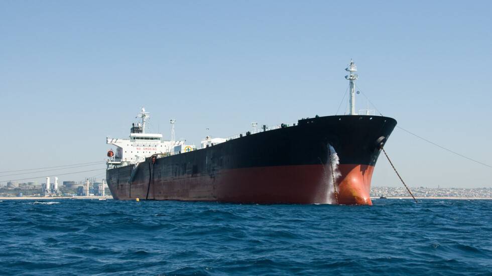 Южна Корея задържала още един кораб заради съмнения в нелегална продажба на КНДР