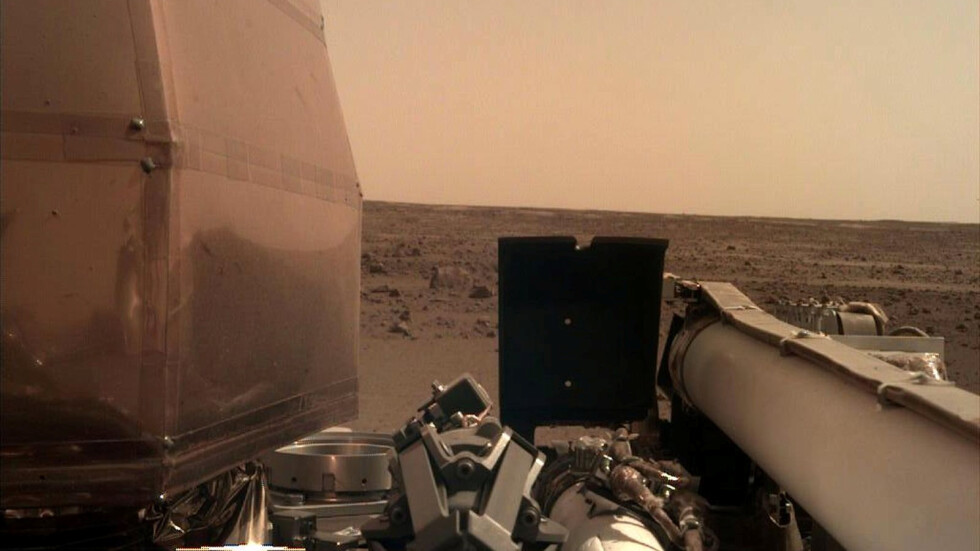 Сондата "ИнСайт" е кацнала върху леко наклонен терен на Марс