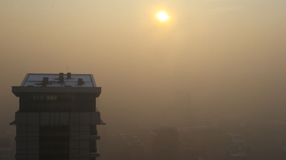 Завишени нива на фини прахови частици във въздуха над София 