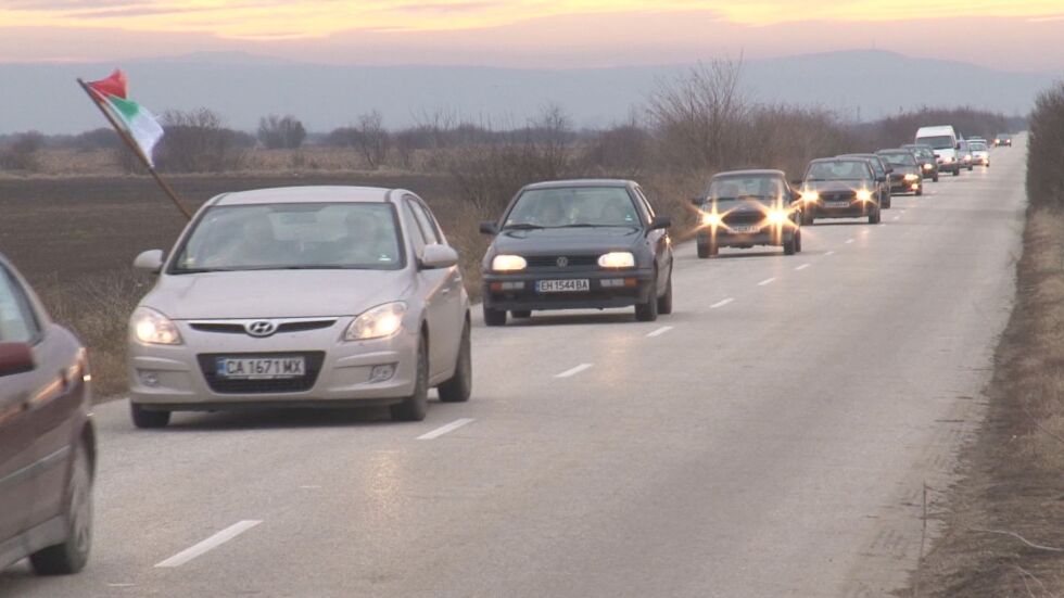 90 км протестно автошествие с искане за временен мост при Чомаковци