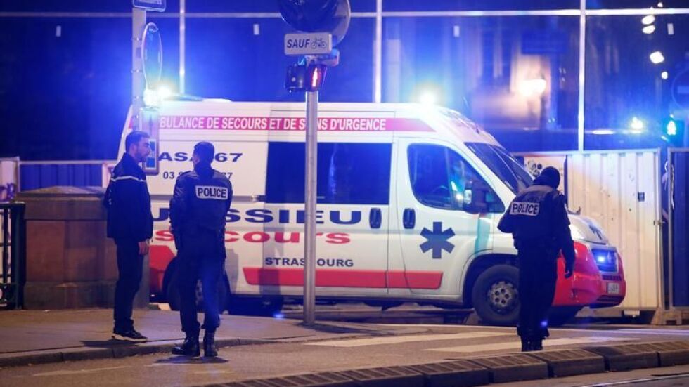 Терор в Страсбург: Двама загинали и 12 ранени при стрелба (СНИМКИ)
