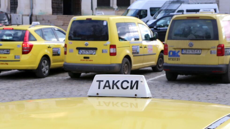 Протест на таксиметровите шофьори за увеличение на минималната и максималната тарифа 