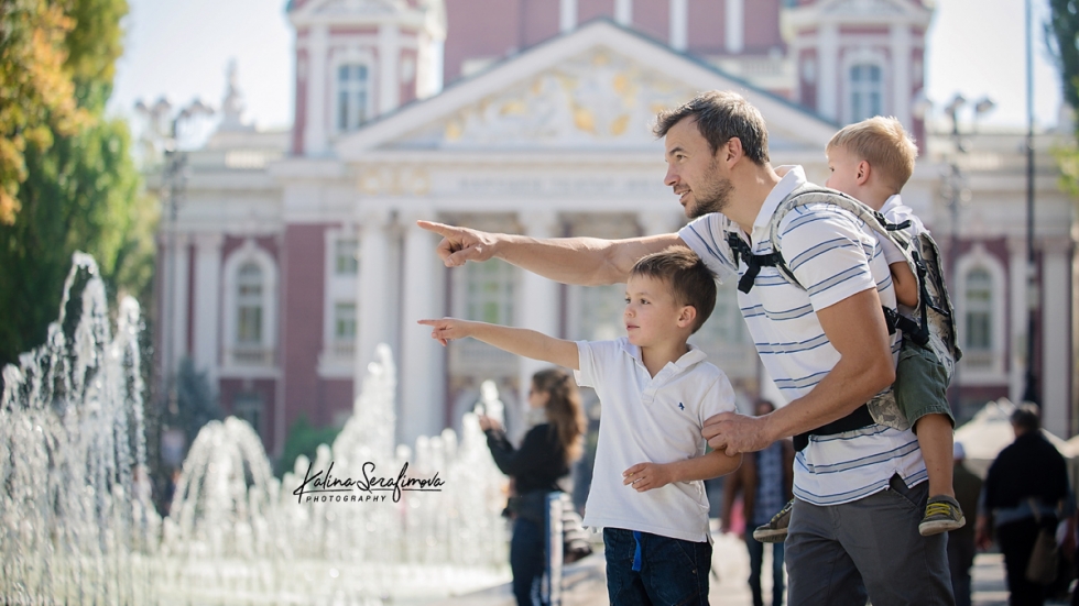Ивайло Захариев като супер татко: Бебеносенето ме кара да живея на други обороти