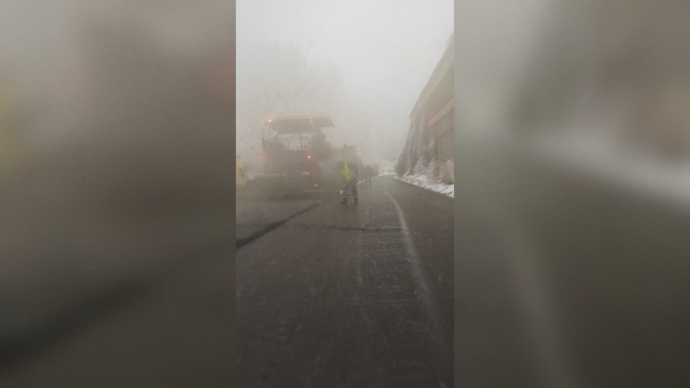 Неделно асфалтиране в снега почти докара до бой шофьори и строители