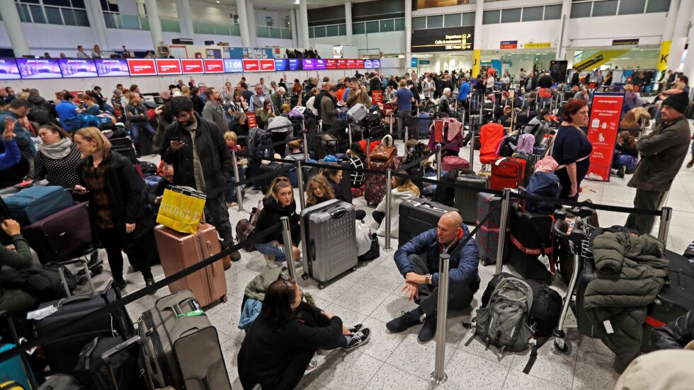 Хаос на лондонското летище "Гетуик" заради прелитащи дронове 