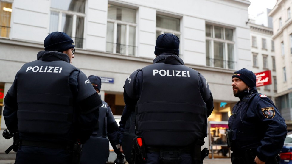 Един убит и един ранен при стрелба в историческия център на Виена
