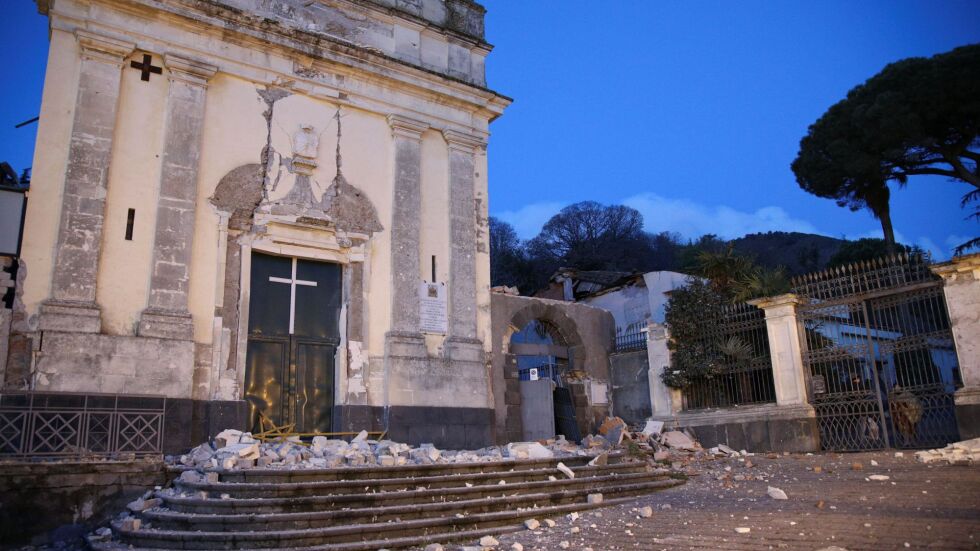 Безсънна нощ в Сицилия, около 30 души пострадаха при земетресение