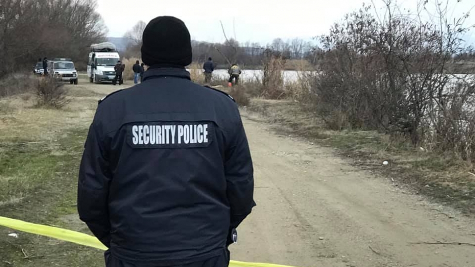 Полицаи и водолази издирват 25-годишен мъж от казанлъшко село