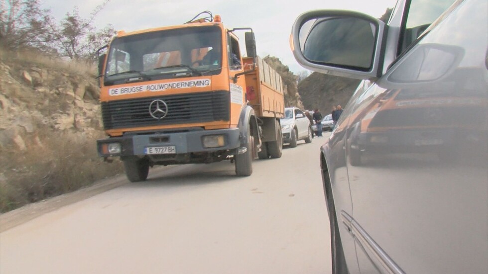 Пътят до новостроящото се депо за отпадъци край Благоевград e тесен и опасен