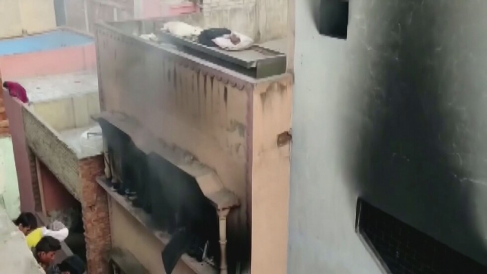 Повече от 43 жертви при пожар във фабрика в Делхи