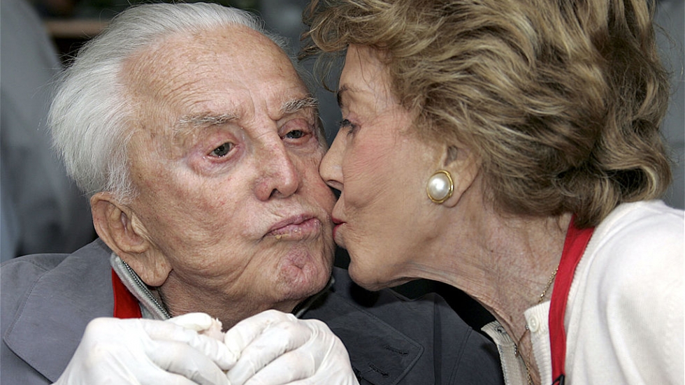На 103 години почина актьорът Кърк Дъглас (ВИДЕО)