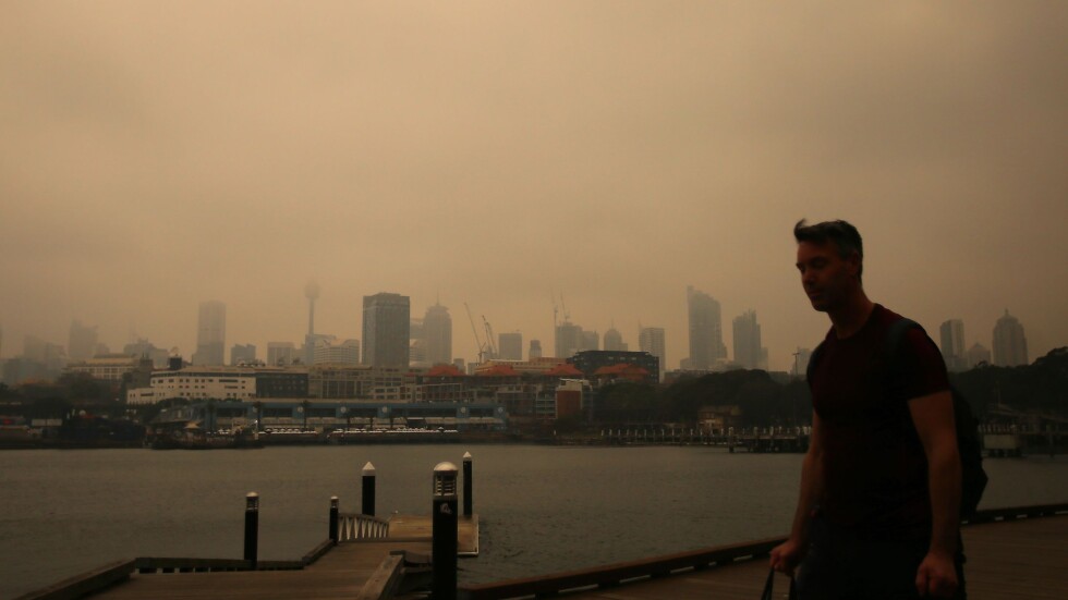 Огромни облаци вреден пушек отново покриха Сидни (СНИМКИ)