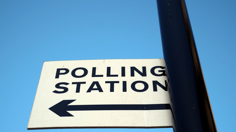 Изборите във Великобритания: Консерваторите водят според проучванията