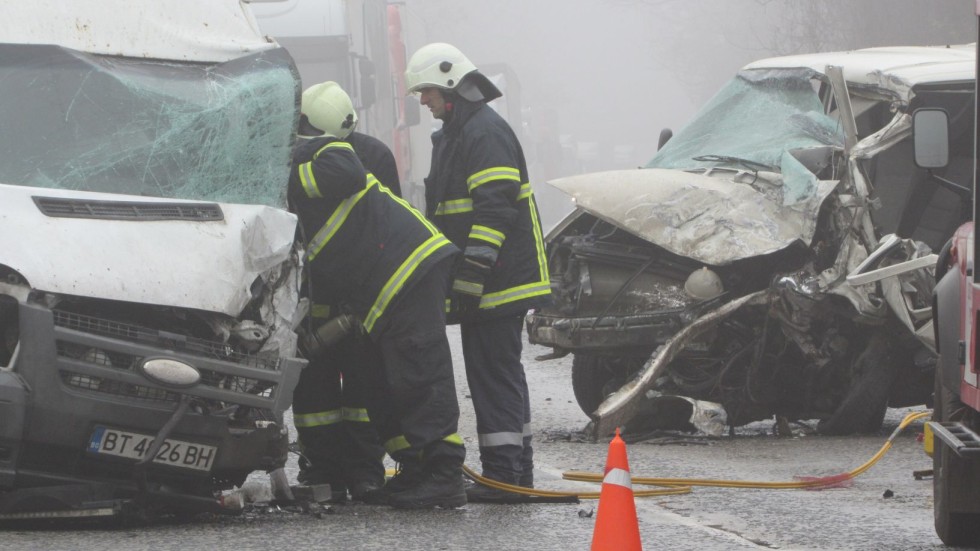 Четирима пострадали след тежък инцидент на пътя Русе-Бяла