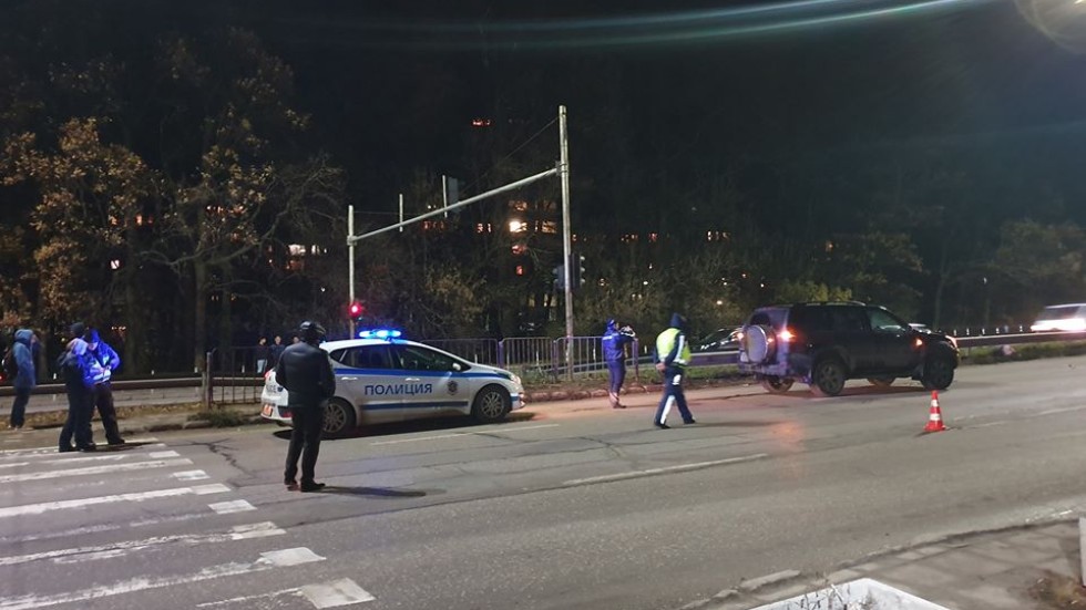 Две деца са блъснати на столичен булевард, едното е починало