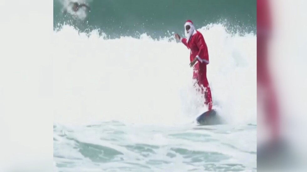 Дядо Коледа се качи на сърф с благотворителна цел