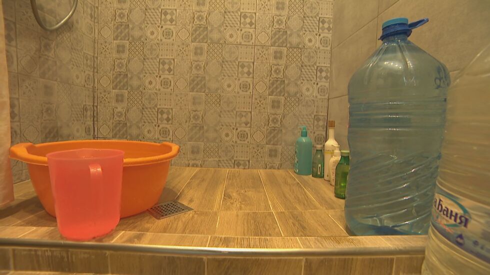 Нов по-строг воден режим в Перник: Как се справят хората с миенето, прането и къпането?