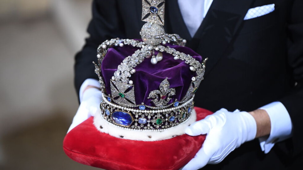 Каква е ролята на монарха във Великобритания и с какво се различава от президентството?
