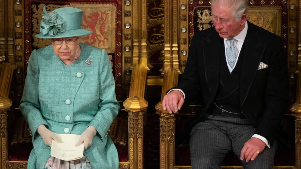 Защо Елизабет II откри работата на новия парламент без корона и мантия