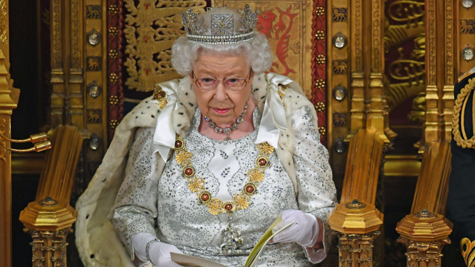 Кралицата не одобрява решението на Хари и Меган за оттегляне от семейството