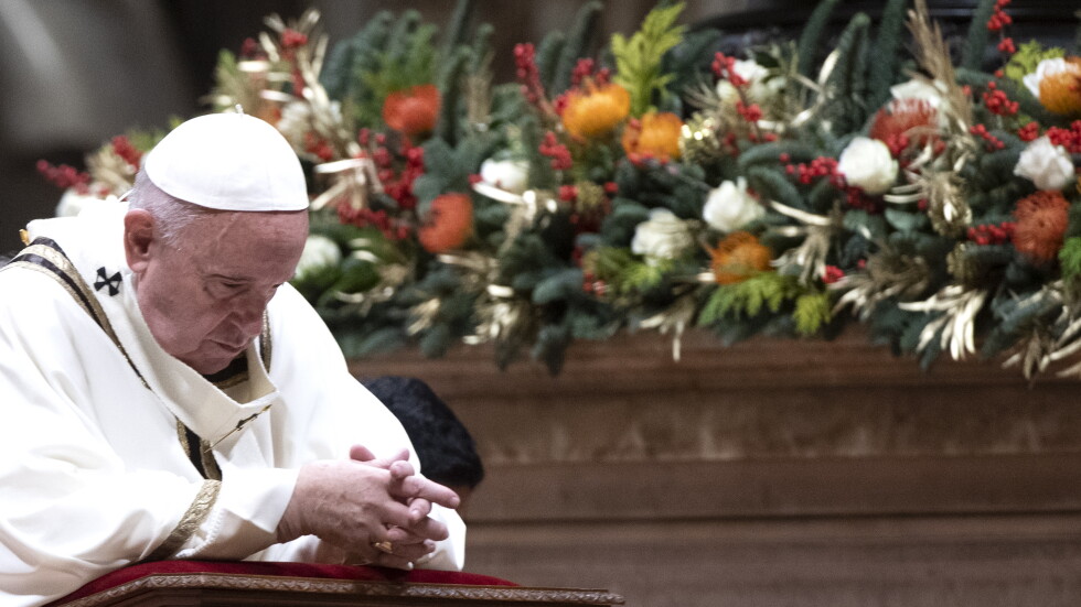 От Ватикана съобщиха, че папа Франциск е „леко болен“
