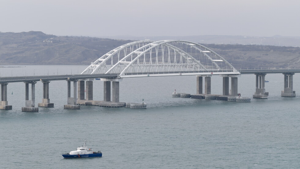 Украйна започна разследване във връзка с руския железопътен мост до Крим