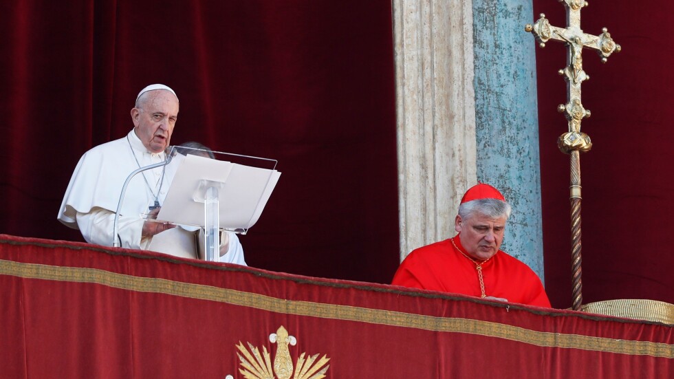 Папата призова хората да пуснат коледната светлина в тъмнината на човешките сърца
