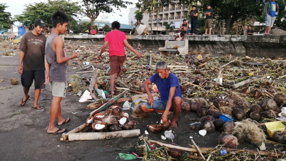 Най-малко 16 са жертвите на тайфуна „Фанфон” на Филипините