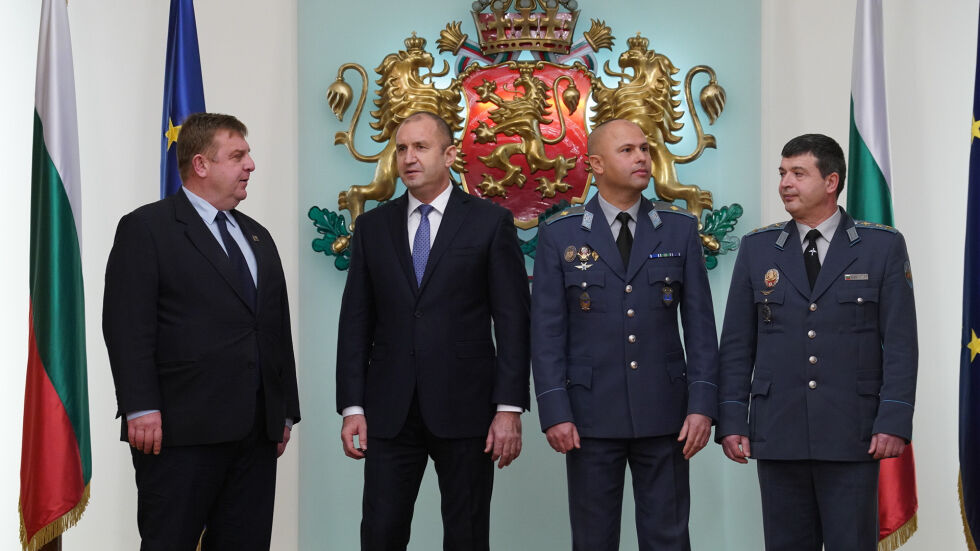 Президентът удостои ген. Явор Матеев и полк. Юлиян Радойски с висши военни звания
