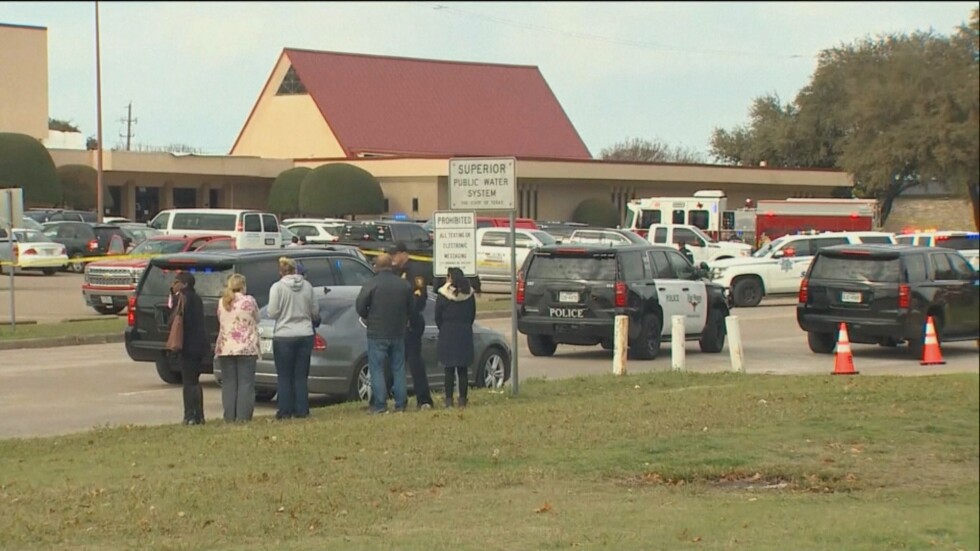 Двама души загинаха след стрелба в Тексас