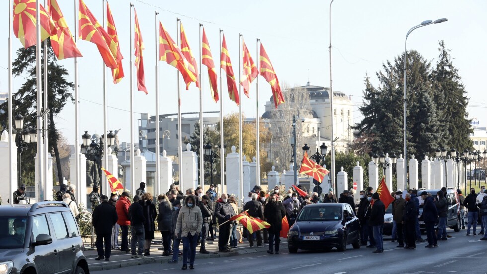 Опозицията в Скопие: Заев продаде националната идентичност
