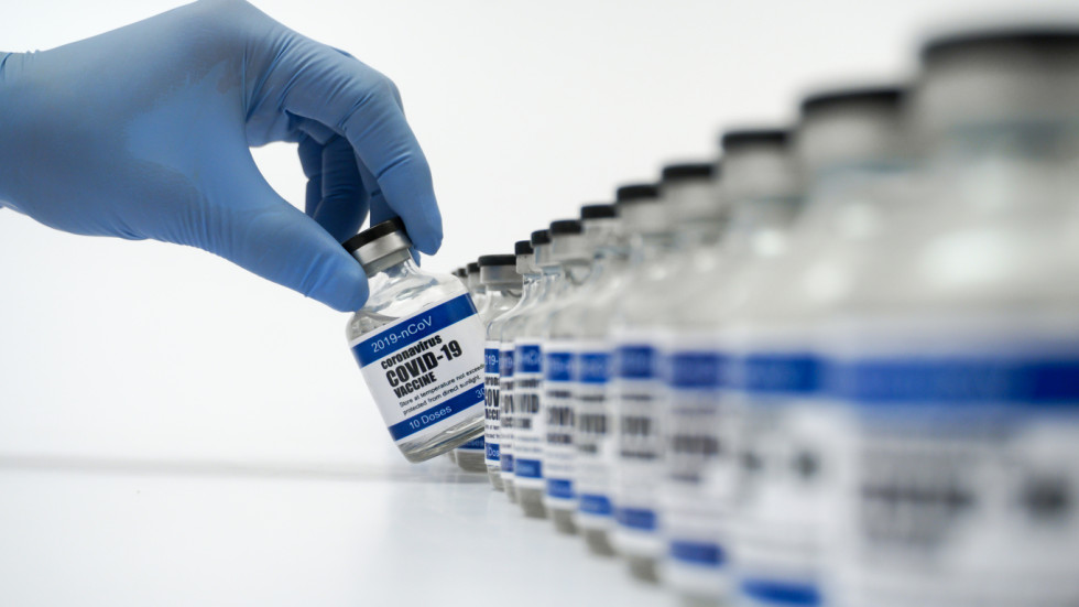 „Модерна“ започна тестове на ваксината си срещу COVID-19 върху юноши