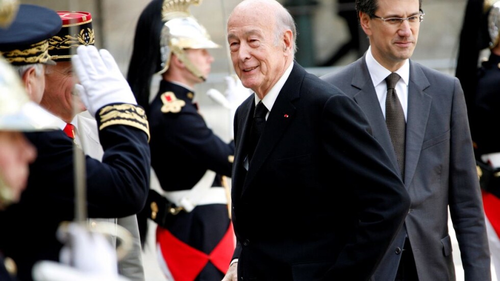 На 94 г. почина бившият френски президент Валери Жискар д'Естен