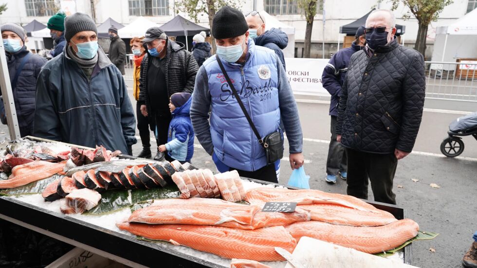 В навечерието на Никулден: Столицата е домакин на рибен пазар