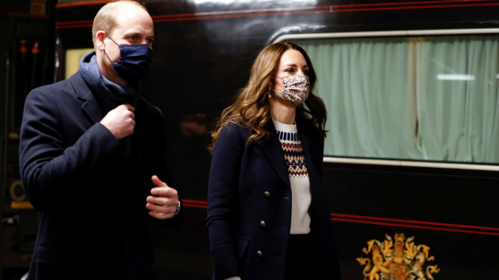 Защо Кейт Мидълтън и принц Уилям спят в отделни легла по време на кралската обиколка с влак