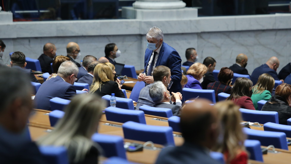  Допустимият ексклузивен труд се усилва двойно, взеха решение депутатите 