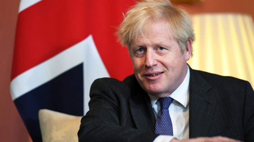 Британският премиер защити плановете да отпаднат ограниченията