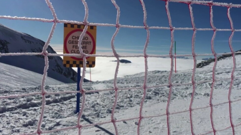 Мрежа спира скиорите в швейцарските Алпи да навлизат в Италия