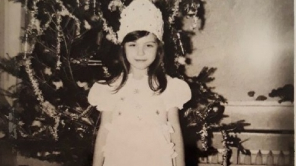 На 7 г. слушала сръбско и чакала Нова година. Кое е това срамежливо момиченце? 
