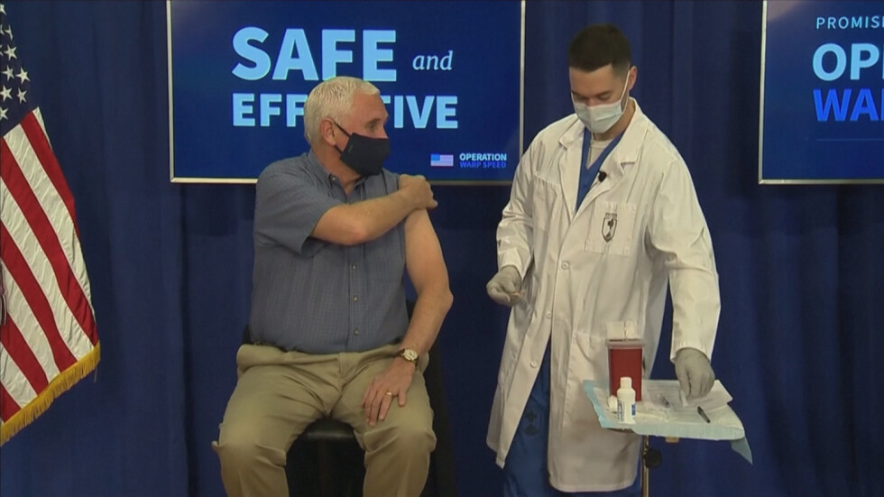 Майк Пенс и съпругата му се ваксинираха срещу COVID-19 в ефир (ВИДЕО)