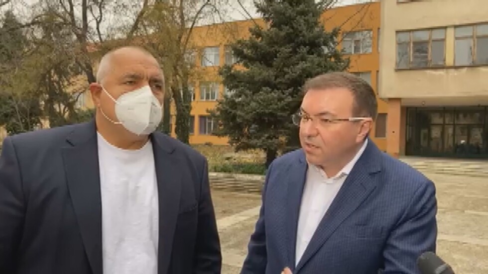 Бойко Борисов и Костадин Ангелов инспектираха строеж на общежитие за медици