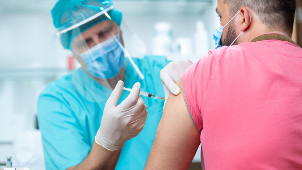 САЩ обмислят да въведат пълна COVID ваксинация като условие за влизане в страната