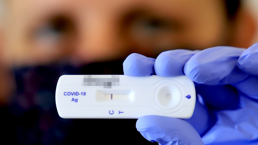 МЗ предлага антигенните тестове за COVID-19 да са безплатни
