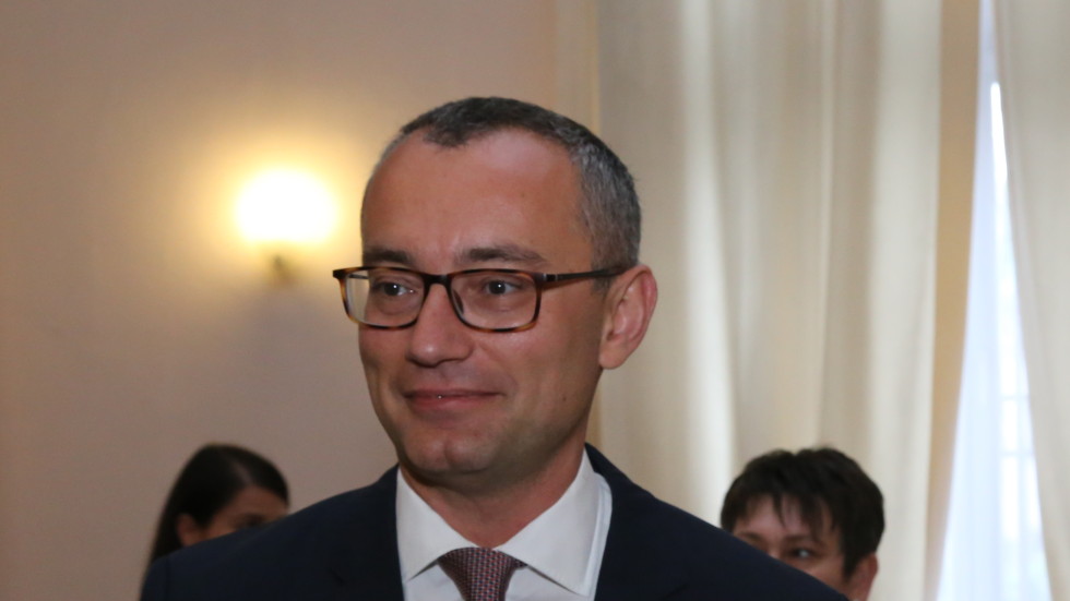 Николай Младенов е вторият БГ политик в Досиетата „Пандора“
