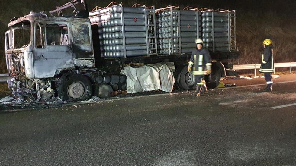 Камион с бутилки с метан се запали в движение на AM “Марица” 