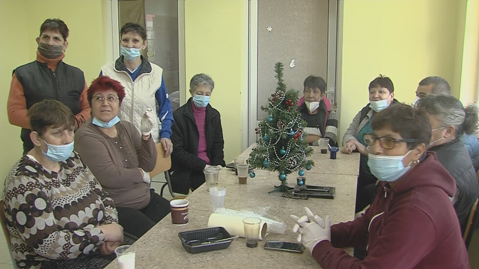 Част от персонала на социален дом в Русокастро ще посрещне Коледа във фургони