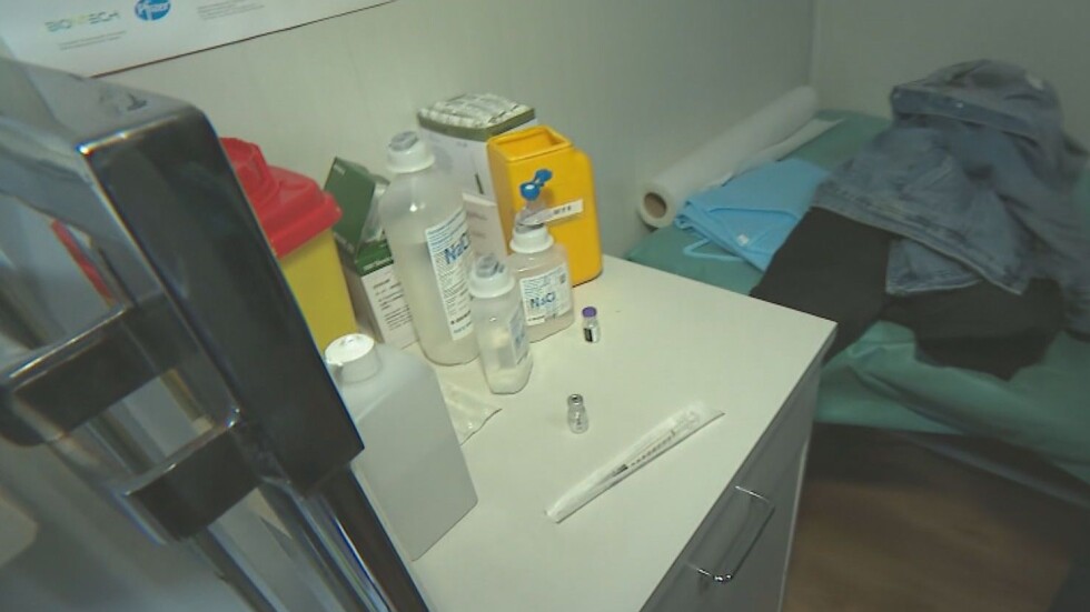 Стартира имунизацията на медиците от Александровска болница