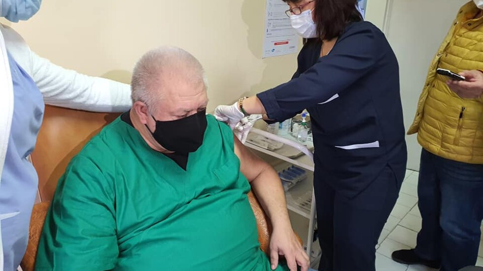 Първият ваксиниран в Хасково: Ваксината е надежда, тя ще ни избави от страховете
